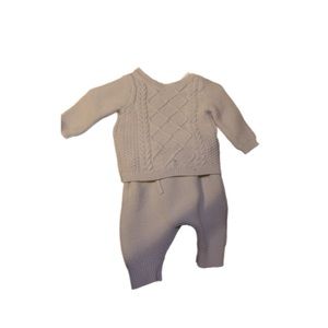 Carters New Born knitted set (worn once) unisex